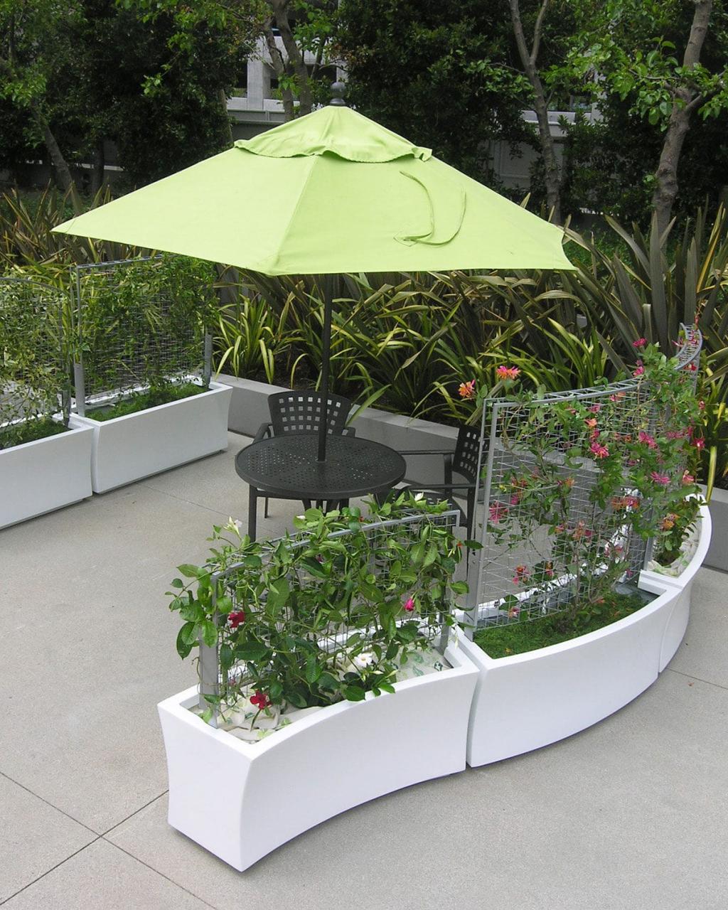 Fiberglass planter / curved / with trellis / contemporary HEDGEA