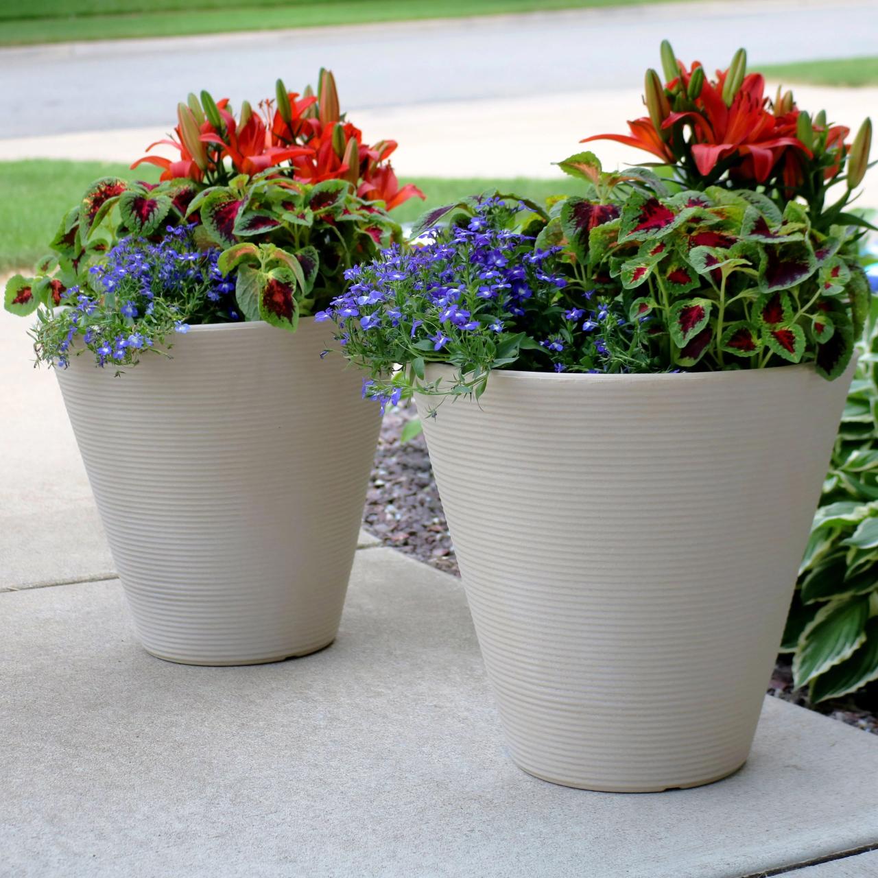 Sunnydaze Walter Outdoor Flower Pot Planter White 16Inch