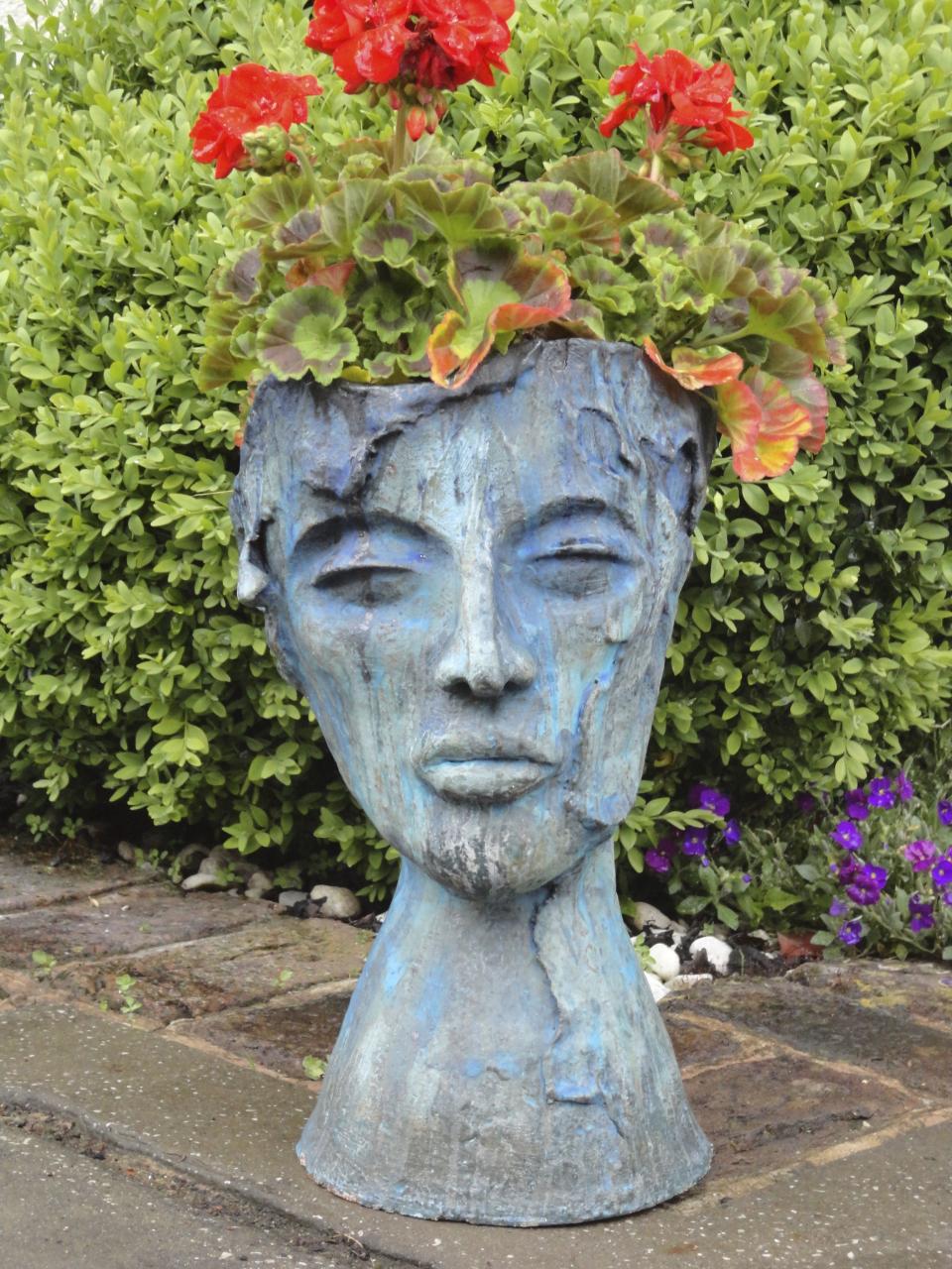 Garden face pot Head planters, Diy head planter, Garden obelisk diy