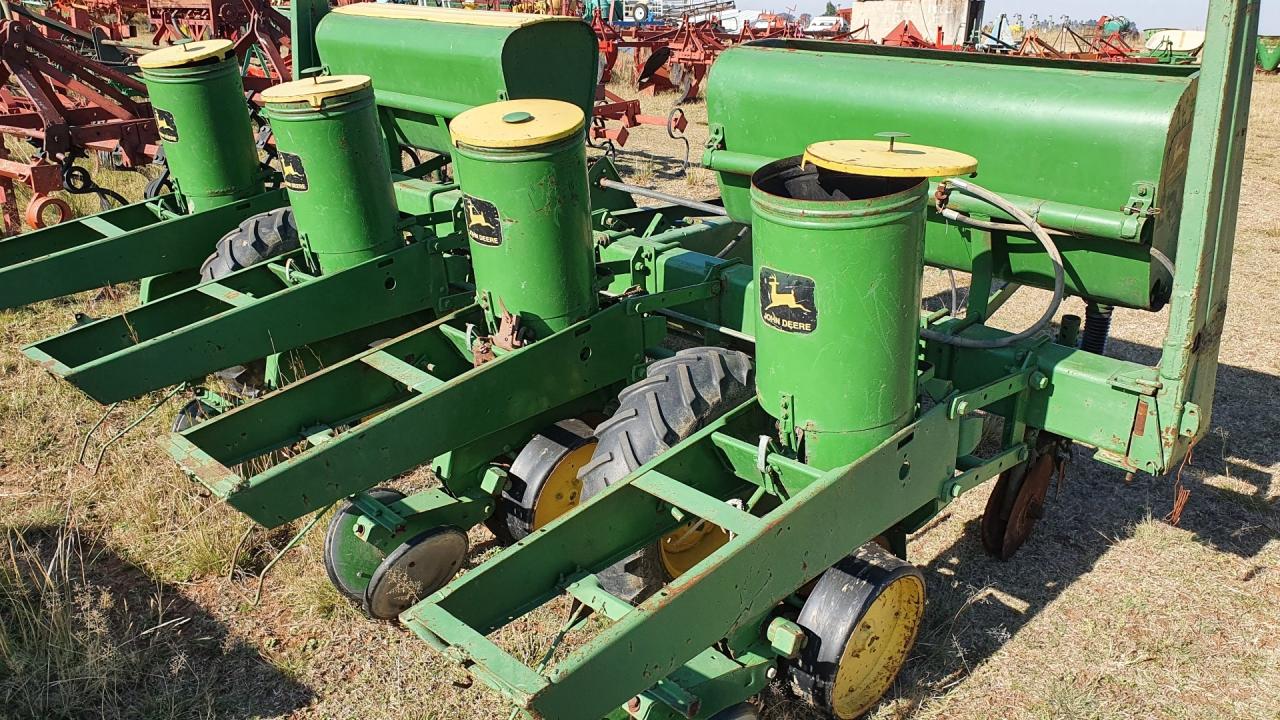 John Deere 7000 Row planters Planting and seeding equipment for sale in